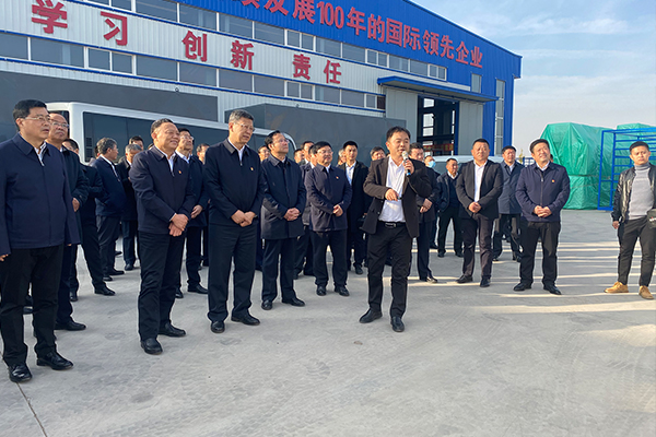 赤峰市黨政考察團蒞臨雷竞技游戏官网進行參觀考察